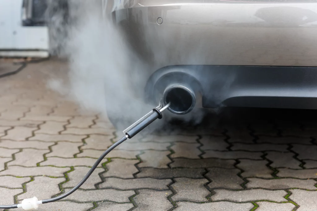 Pourquoi faire vérifier régulièrement le système anti-pollution de votre poids lourd ?